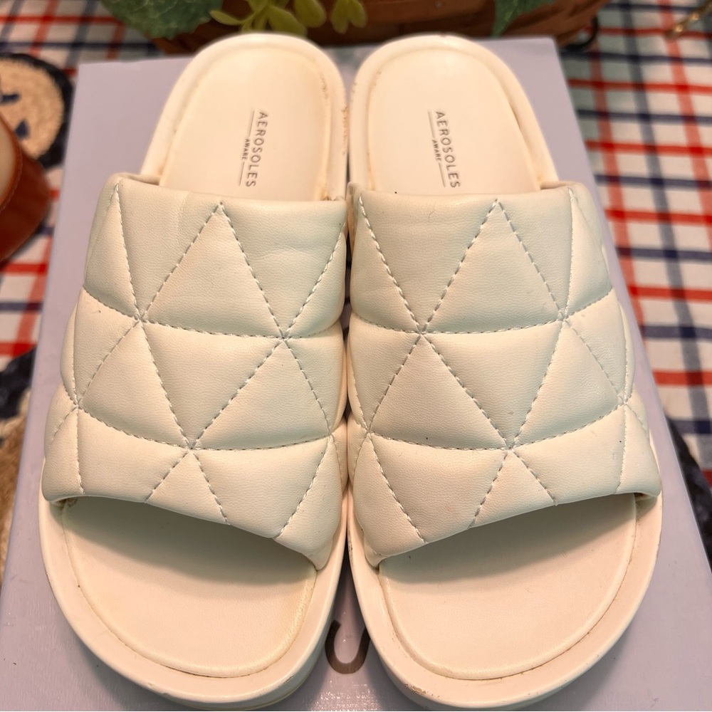 AEROSOLES White Quilted Slip On Sandal for Comfort, Size 6.5